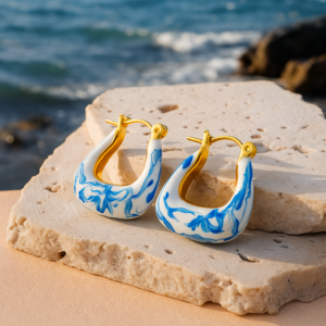 Kaïra | Brincos Dourados com Design de Espuma de Onda