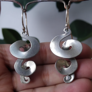 Brincos Vintage em Espiral de Prata