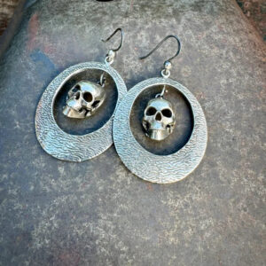Brincos de argola vintage de esqueleto de calavera de prata III