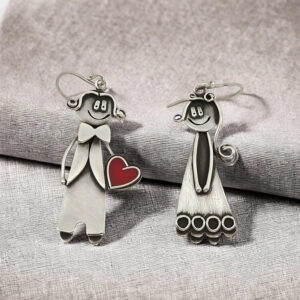 Brincos de casal vintage com personalidade amorosa