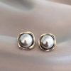 Elegantes Brincos de Pérola Preta