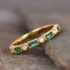 Anel Dourado com Zircônia Verde Incrustada