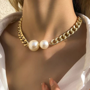 Colar Duplo com Pérolas Elegantes