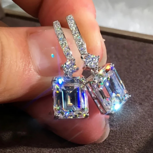 Brincos Prateados com Cristal Azul Cúbico