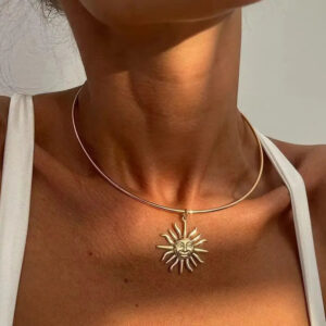 Colar Choker Fino de Metal Dourado Vintage SHIXIN com Pingente de Sol Trendy - Joias de Corrente para o Pescoço de Verão para Mulheres