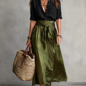Vera – Conjunto de Dois Peças: Camiseta Preta e Saia Midi Verde Oliva