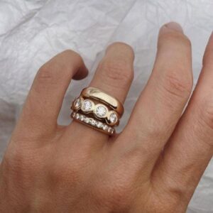 Conjunto Exclusivo de Anéis de Ouro Forjado