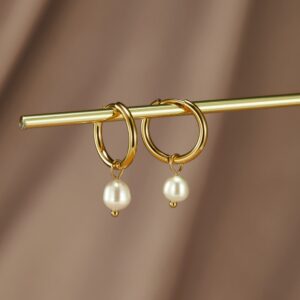 Brincos Hoop Bella com Pérolas de Água Doce