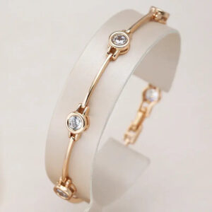 Pulseira sofisticada em ouro com zircônias