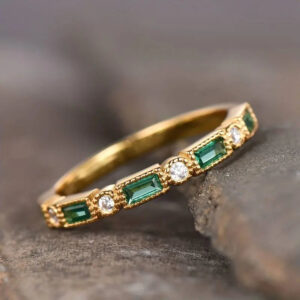 Anel Vintage de Ouro com Zircônia Verde