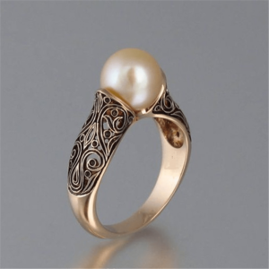 Anel Dourado Vintage com Pérola III