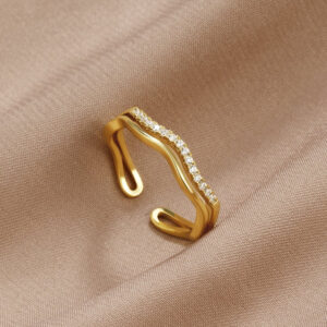 Anel em Camadas de Ouro com Cristais